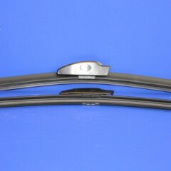 PAIRE DE BALAIS D'ESSUIE GLACE AVANT