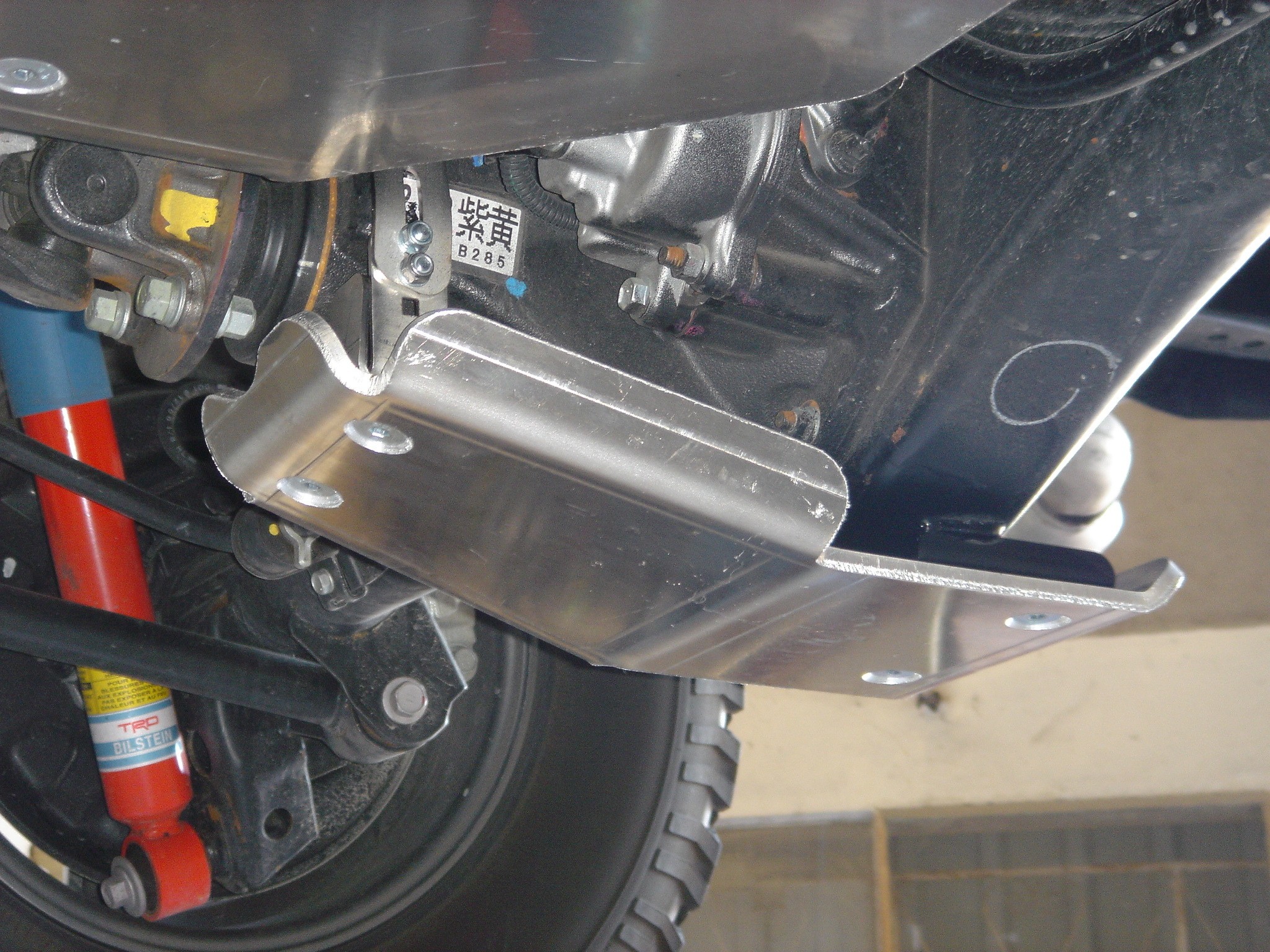 SKI DE PROTECTION NEZ DE PONT ARR EN ALU 8MM LAND CRUISER HILUX REVO RANGER L200