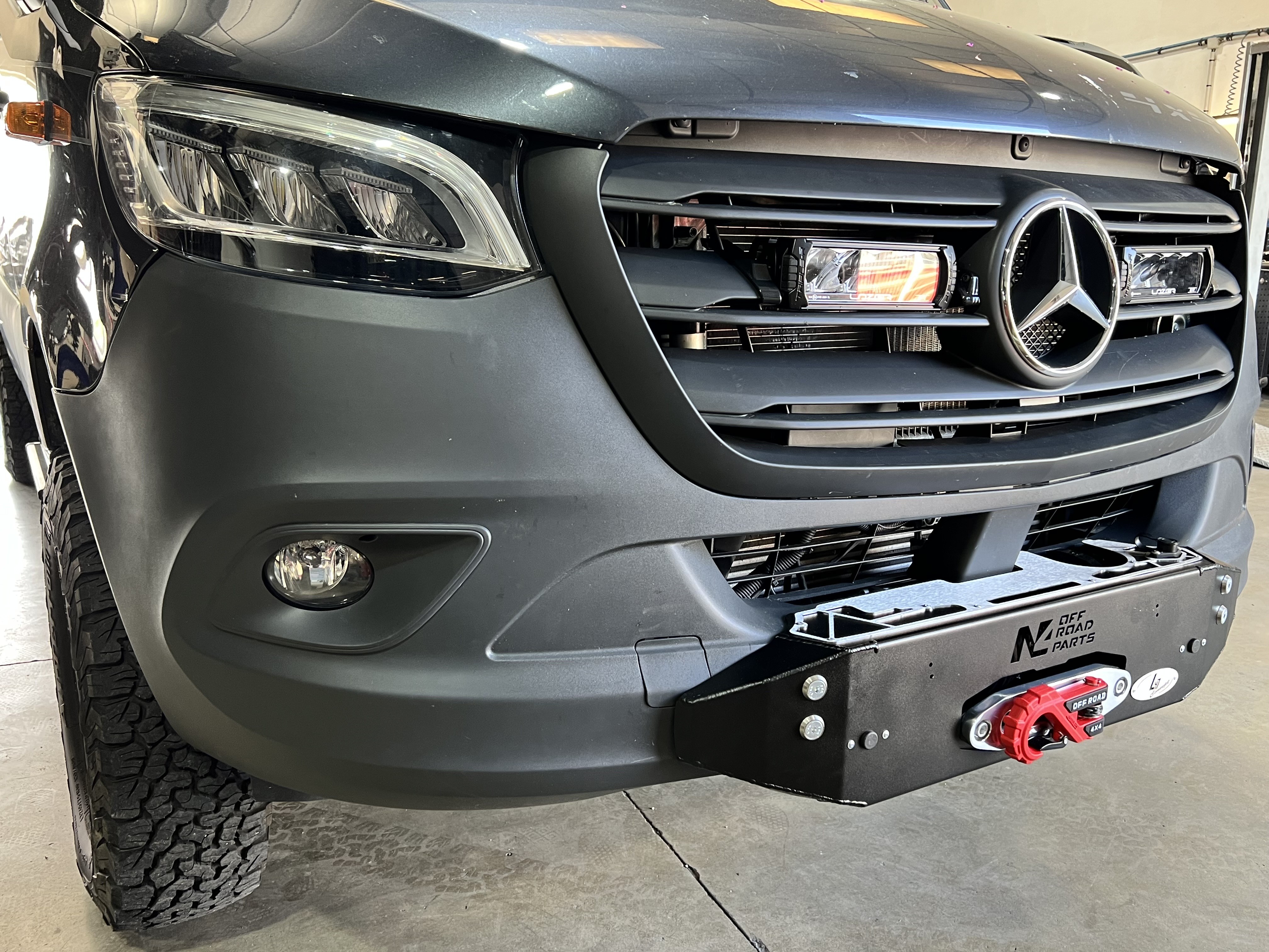 Platine treuil intégrée pare-chocs Sprinter W907 BVA9 2022+