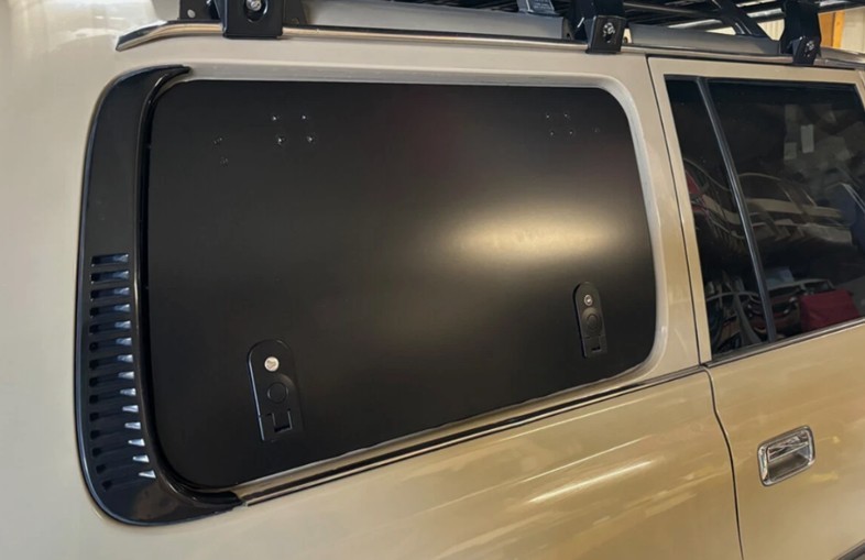 Fenêtre Gullwing aluminium gauche HDJ80
