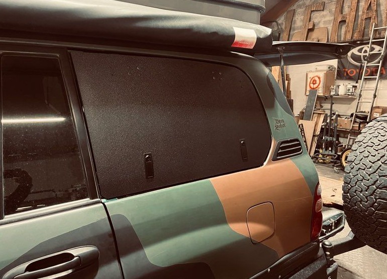 Fenêtre Gullwing aluminium gauche HDJ100
